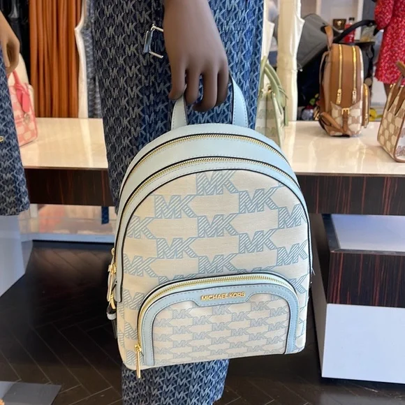 Michael Kors Jaycee Medium Logo Zip Pocket Backpack 

35S3G8TB2J
Vista Blue - Picture 4 of 16